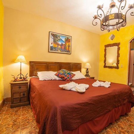 Hotel Gran Plaza Euromaya Antigua Buitenkant foto
